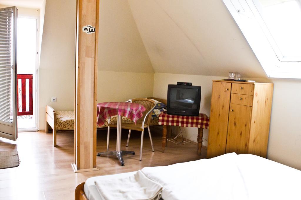 Bed and Breakfast Szekely Fogado Tunyogmatolcs Zimmer foto